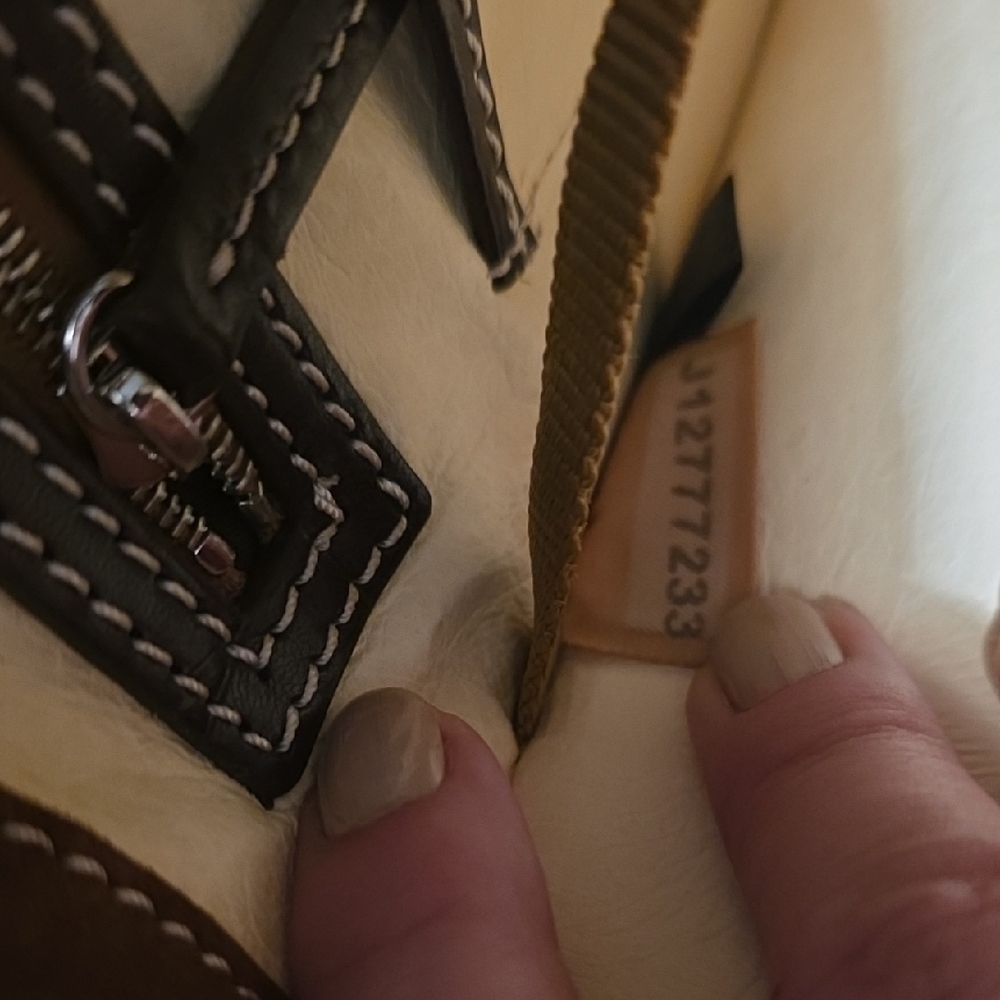 Dooney & Bourke Leather Crossbody Bag With Silver Hardware! - Picture 4 of 17